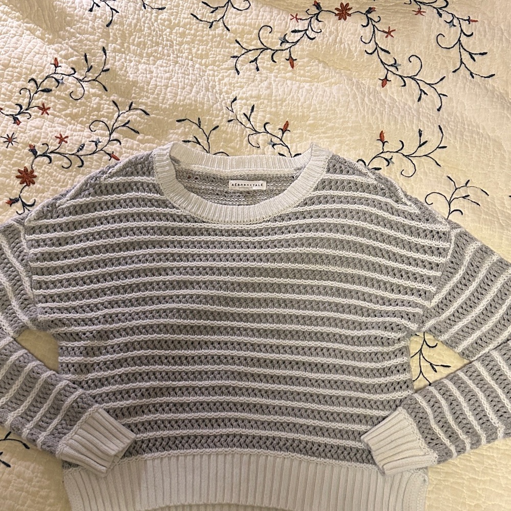 Aeropostale Gray and White Textured Sweater